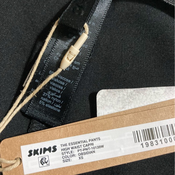 SKIMS Essential High Waist Capri XS - Picture 8 of 9